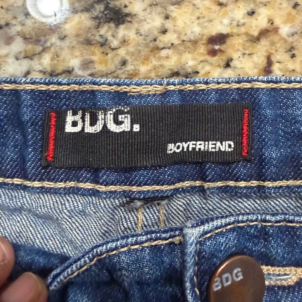 BDG Boyfriend Denim Shorts Medium Wash Blue Cut‎ Off Frayed Hem Womens Size 31